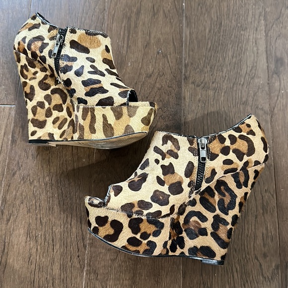Y2K VTG Steve Madden Leopard Print Fur Wedge Heels - Picture 2 of 7